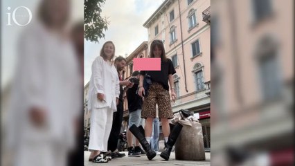 Angelina Mango fa parlare i suoi stivali: il ritorno sui social tra moda e ironia