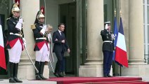 Lula é recebido por Macron no Palácio do Eliseu