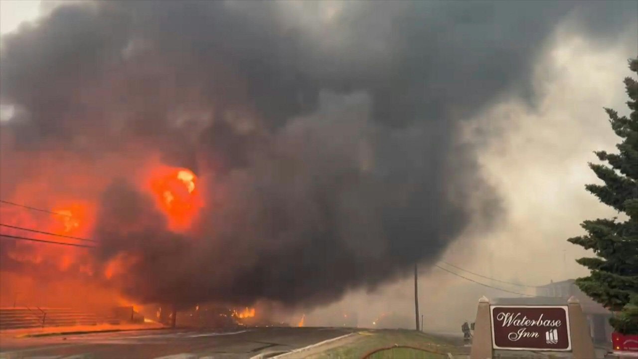 Waldbrände in Kanada zwingen Zehntausende zur Flucht