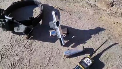 Vídeo:Suspeito atira e lança granada em policiais durante operação