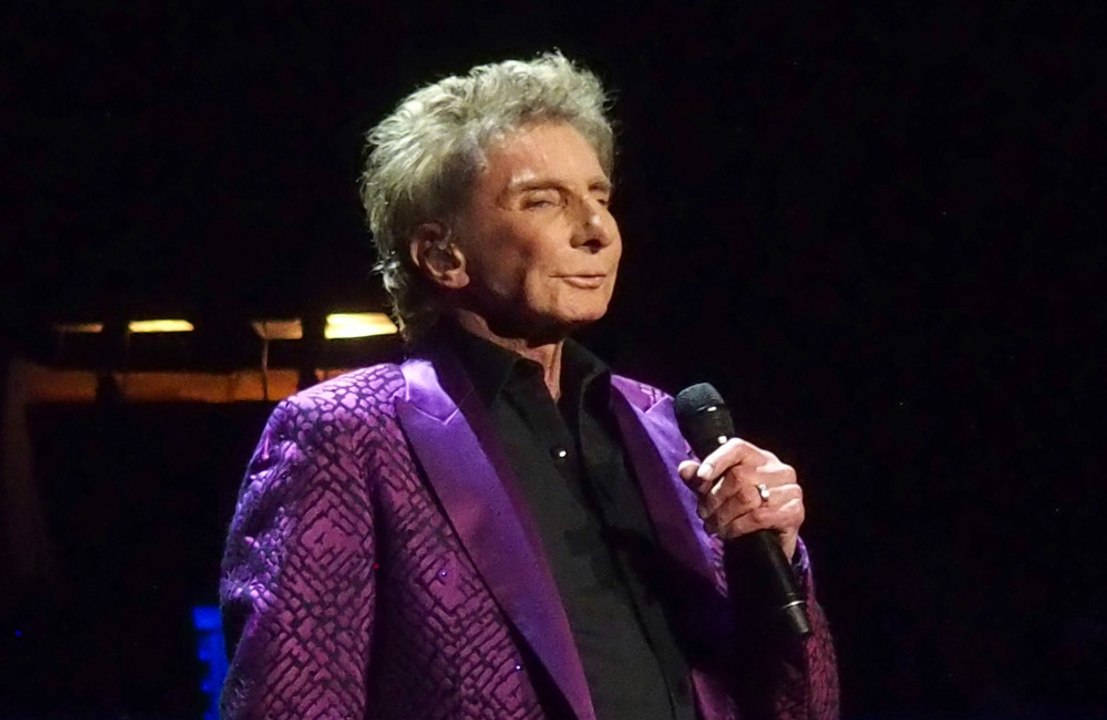 Barry Manilow thinks "songwriting has changed"