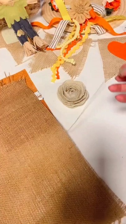 DIY Rustic Napkin Holder via: @lainytavaresAdd a touch of charm to your table with this DIY rustic napkin holder! It’s an easy project that combines functionality with farmhouse style—perfect for cozy kitchens or outdoor gatherings.