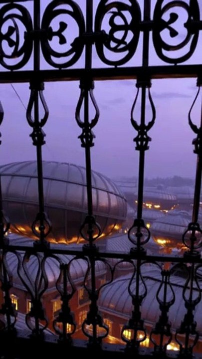 Blick über eine Steampunk-Stadt – generiert in der Bing-App