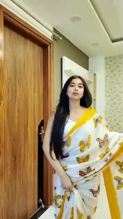 Chic White Saree with Yellow Prints – A Fresh and Stylish Pick