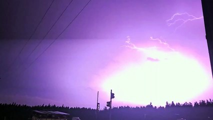 Vídeo mostra chegada de temporal em Cascavel; Simepar registra 743 raios