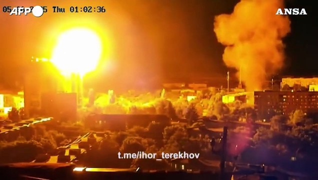 Attacco di droni russi sull'area residenziale di Kharkiv: almeno 17 feriti