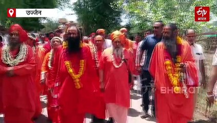 गंगा दशहरा पर दिखा सिंहस्थ सा नजारा, नाग साधुओं ने लहराई तलवारें, महामंडलेश्वरों की रॉयल सवारी