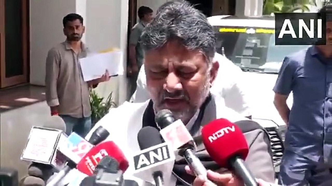 BREAKING NEWS 🚨  Karnataka DCM DK Shivakumar broke down in tears while talking about Bengaluru Stampede victims 💔  He also apologised & visited them, ensuring best treatment   This is how a True Leader acts — With Empathy, Accountability & Action, not j