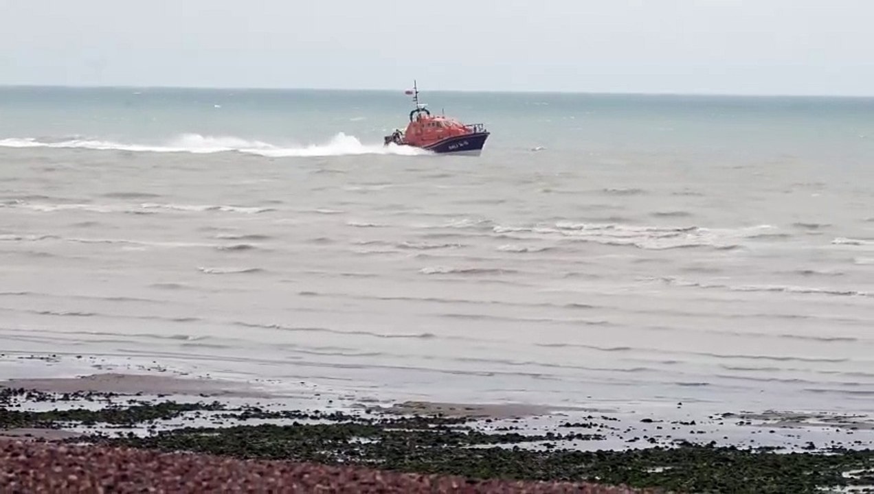 Watch as Coastguard crew responds to Worthing Pier incident