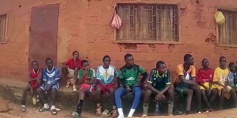 Discours du Coach Jean 2 Owona aux jeunes de l'école de foot