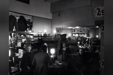 Step Back in Time: Shopping in the 1970s 🛍️ — Iconic Stores You Remember