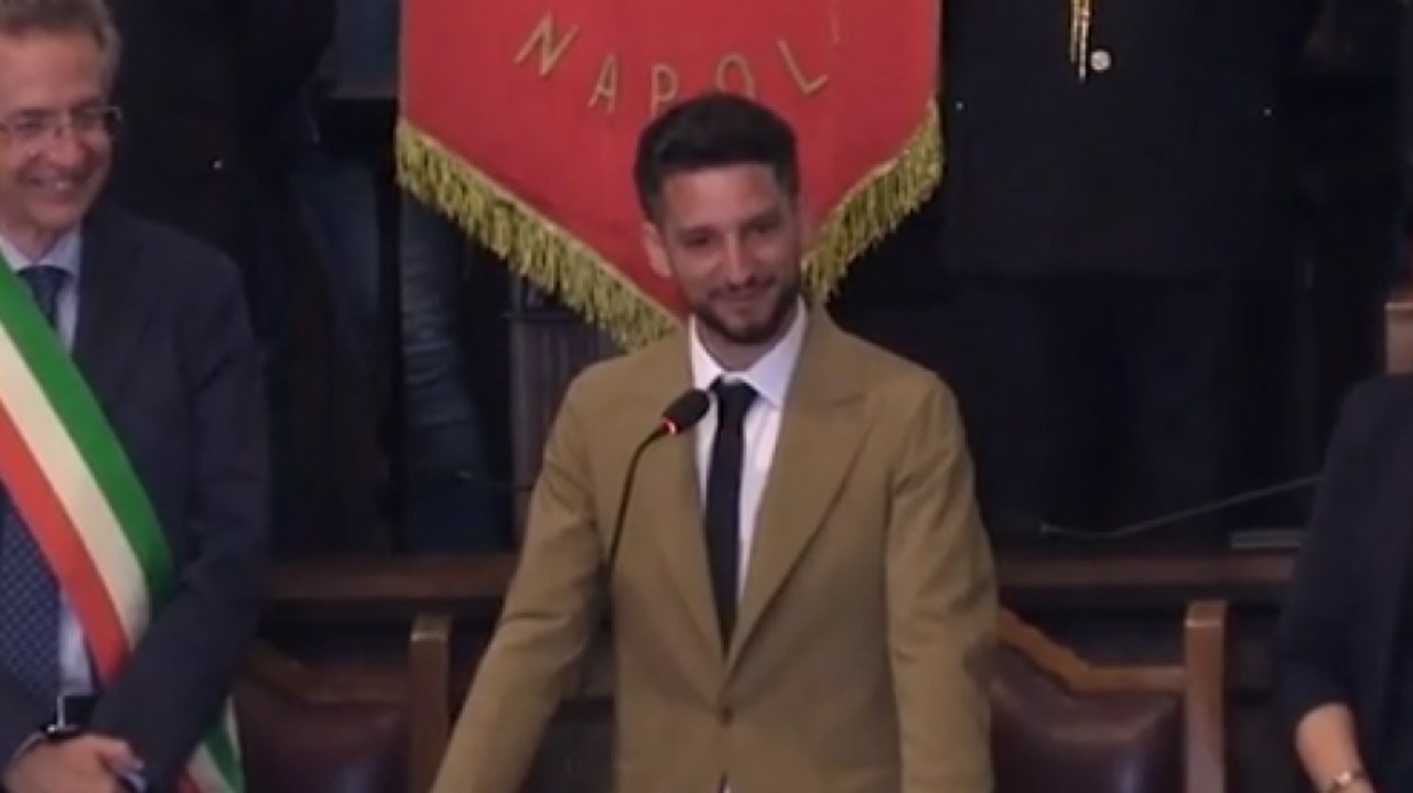Mertens si commuove e difende Napoli: "Chi dice che è una città sporca..."