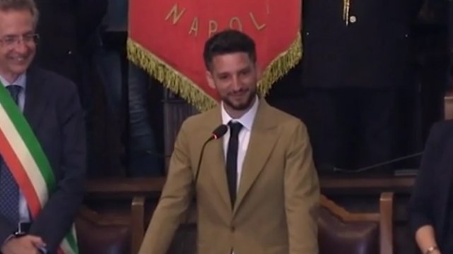 Mertens si commuove e difende Napoli: Chi dice che è una città sporca...