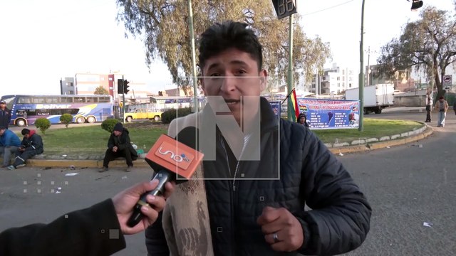 Si llueve para uno, llueve para todos : Choferes advierten con masificar bloqueos en surtidores