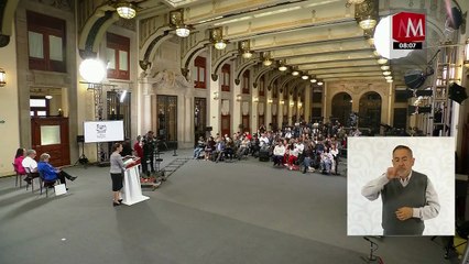 Sheinbaum descarta prohibir uso de celulares en salones de clases; pide regularlo