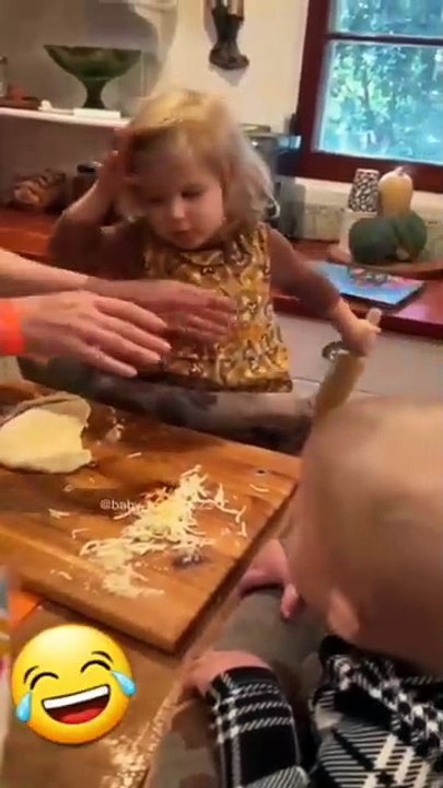 Cute baby's new viral funny video 📸 siblings viral video 😍📸 funny baby reactions 😂📸#shorts #shortvideos #viralshorts #viralvideos #funny #funnyvideos #comedy #kids #babys #siblings #love #care