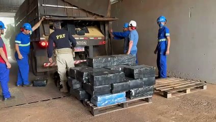 PRF apreende quase 7,5 t de maconha na BR-163 em Guaíra