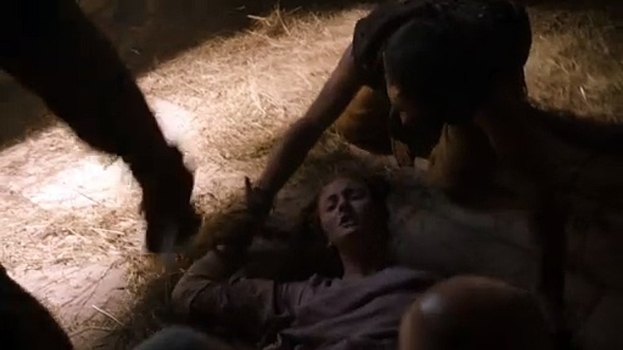 Game Of Thrones - S02 - 35 - the little bird bleeds
