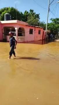 Residentes de Santo Domingo denuncian riesgo por fuga de agua en sector Agua Loca
