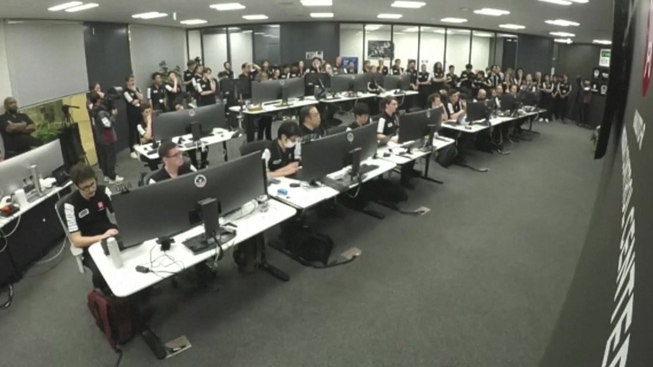 일본 무인 달 착륙선, 착륙 시도 중 교신 두절 / YTN