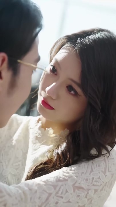 Groom Betrayed Her at the Altar—The “Ugly” Bride Ran Away and Was Picked Up by a Mysterious Billionaire CEO!