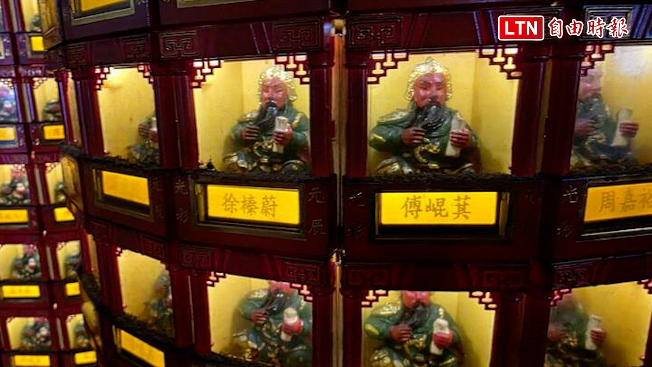 林右昌花蓮拜廟  見傅崐萁包4800盞光明燈驚呆「有誠心一盞就夠了」