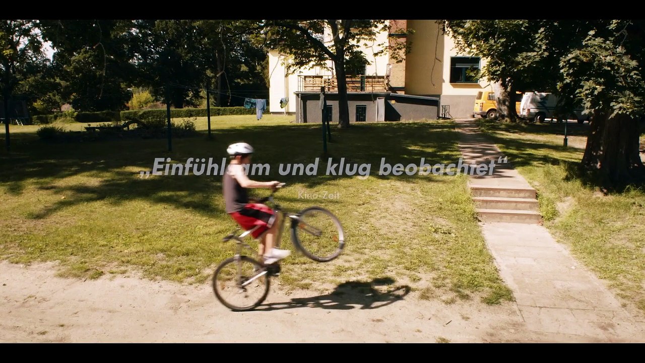 Im Prinzip Familie | movie | 2025 | Official Trailer