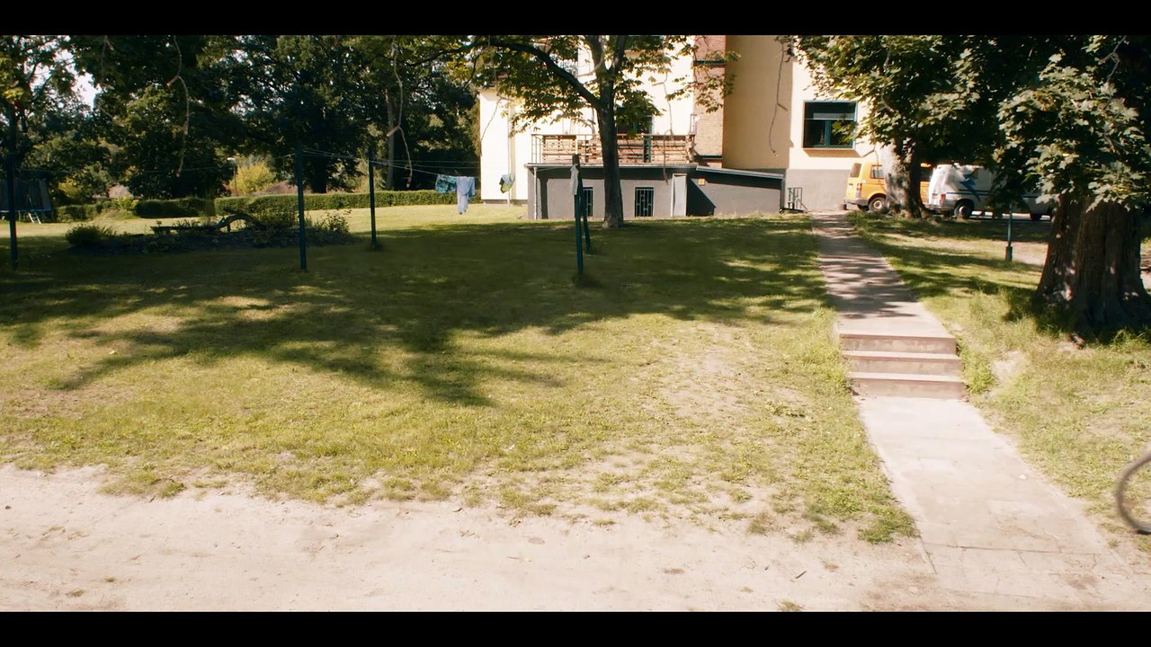 Im Prinzip Familie | movie | 2025 | Official Trailer