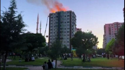 Diyarbakır Kayapınar’da Apartman Yangını: Anne ve 3 Çocuğu Hayatını Kaybetti