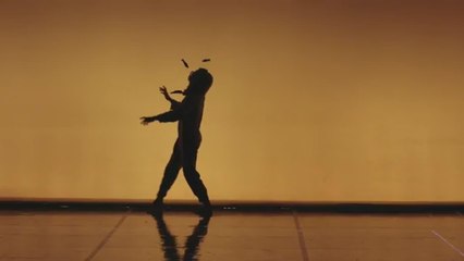 Allusioni, miraggi e sogni, a Milano arriva Titizé: teatro dello stupore e della leggerezza (senza la parola)