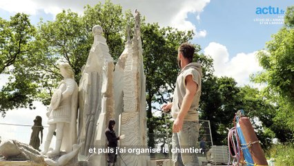 Goulven est sculpteur à la Vallée des Saints