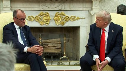 Trump bromea sobre el nazismo con Merz y el canciller alemán le pone en su sitio: "No fue agradable"