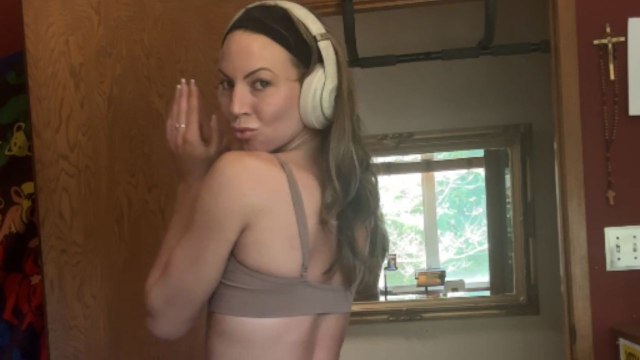 Fitness enthusiast grabs a pull-up bar but the bar snaps and drops her fast