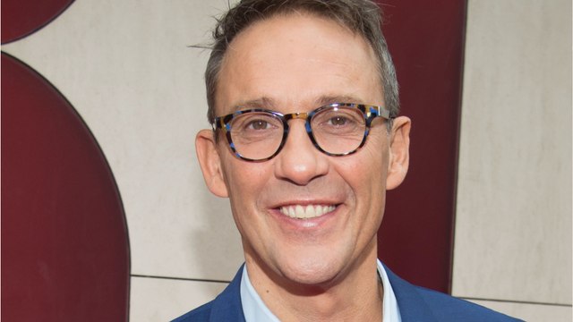 GALA VIDEO - Chasse aux bonnes affaires : même Julien Courbet achète ses costumes en soldes à -50% !