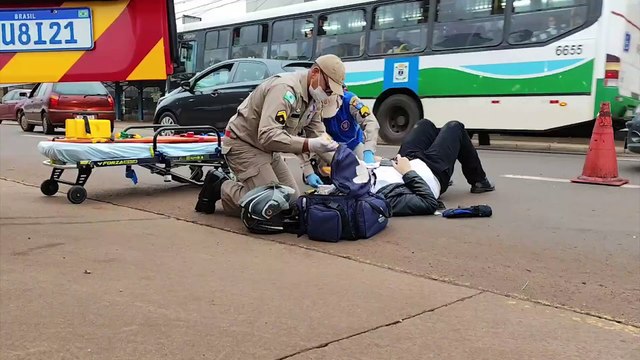 Motociclista quebra o braço em colisão no Bairro Universitário