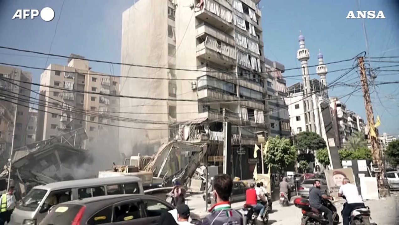 Beirut, tra le macerie dopo i raid israeliani