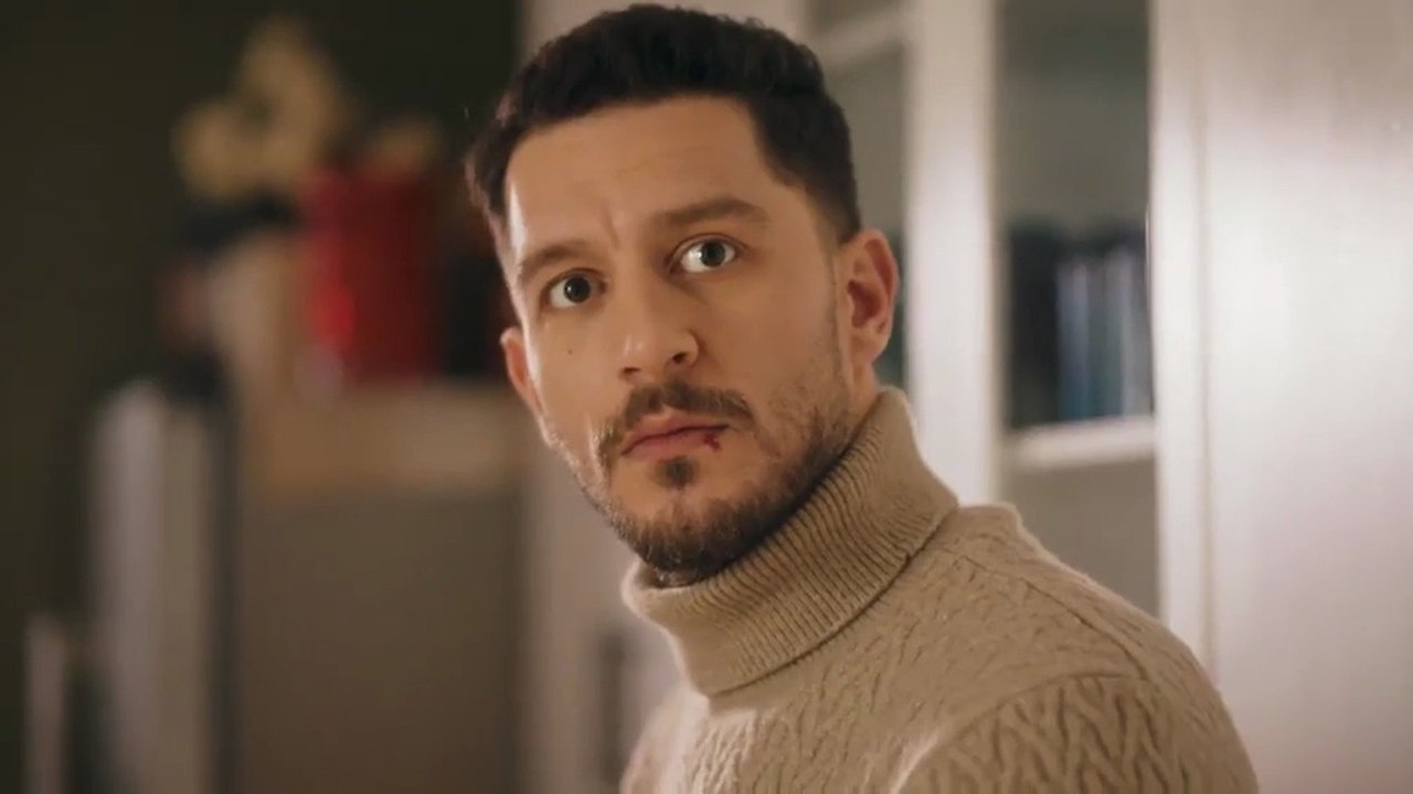 36. Lost In Love ❤️ Perdidos En El Amor. Capítulo 36 Audio ESPAÑOL HD. (Sakla Beni). Con Uraz Kaygılaroğlu, Cemre Baysel, Asude Kalebek, Baran Bölükbasi.