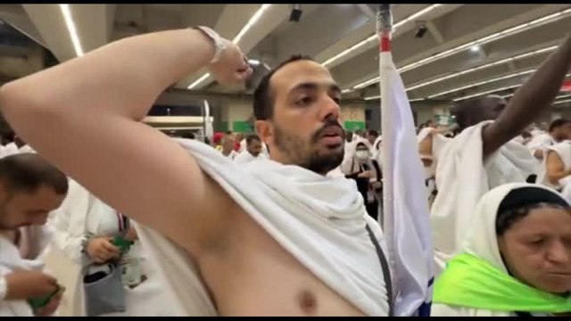 La lapidazione del diavolo : l'ultimo rito pellegrinaggio alla Mecca