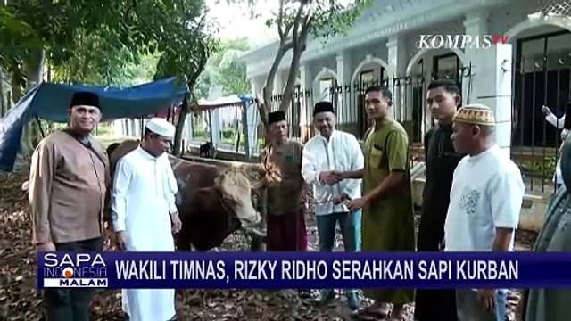 Rizky Ridho Wakili Timnas Serahkan Sapi Kurban Jenis Limosin ke Masjid Al-Bina Jakarta