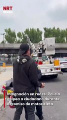Un video muestra cómo un uniformado agrede a un hombre que intentaba evitar que le quitaran su moto. Las redes estallan en críticas por el actuar del policía.