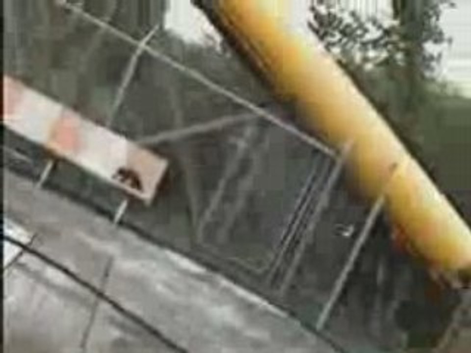 Régis au bord de la piscine 1