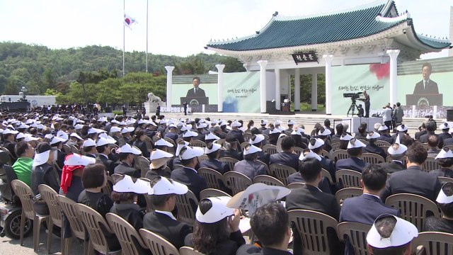 이 대통령 특별한 희생엔 특별한 보상 주어져야 / YTN