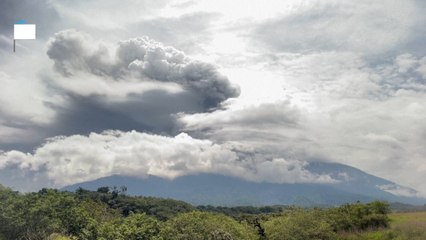 Evacúan comunidades por el Volcán de Fuego en Guatemala