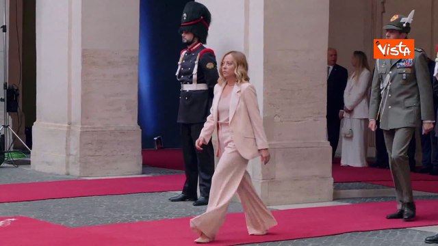 Il saluto con l'abbraccio di Meloni e Milei, il Presidente argentino a Palazzo Chigi
