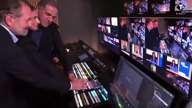 Découvrez les deux premières minutes de la chaîne T18 qui a été lancée sur la TNT à 19h45 par Laurent Ruquier et quelques invités en plateau