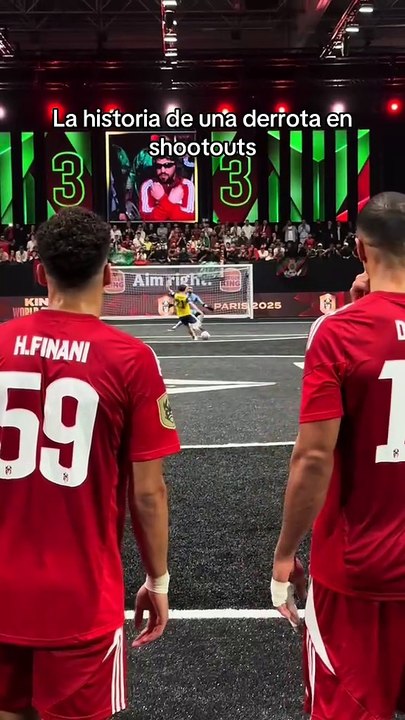 Kings League matches, penalty kicks from half the field