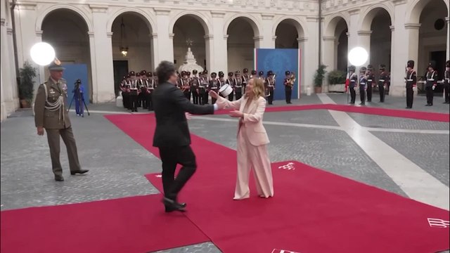 El cariñoso momento entre Meloni y Milei durante su encuentro en Argentina