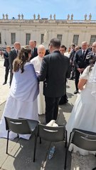 Casal cearense recebe benção do papa Leão XIV no Vaticano