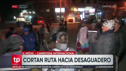 Persisten los bloqueos en la ruta internacional a Desaguadero por combustible y alza de precios 
