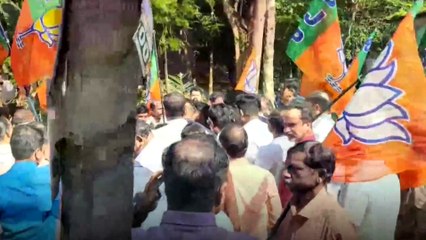 ഗവർണർ vs സിപിഐ; ഭാരതാംബ വിവാദത്തിൽ കൃഷി മന്ത്രിയുടെ വീട്ടിലേക്ക് BJP മാർച്ച് | Bharat Mata Row